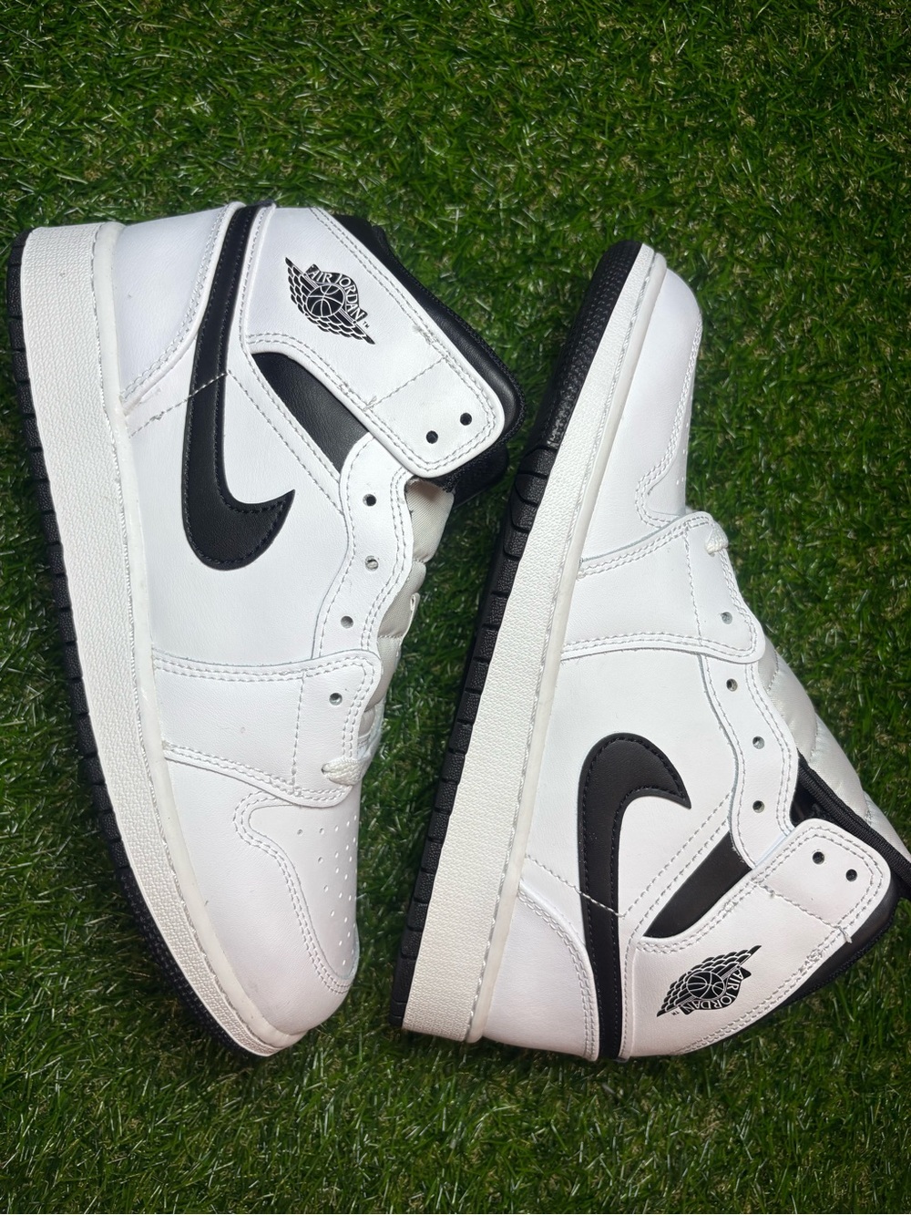 Nike Air Jordan 1 Mid White/Black “white Oreos” unisex Sneakers never even laced